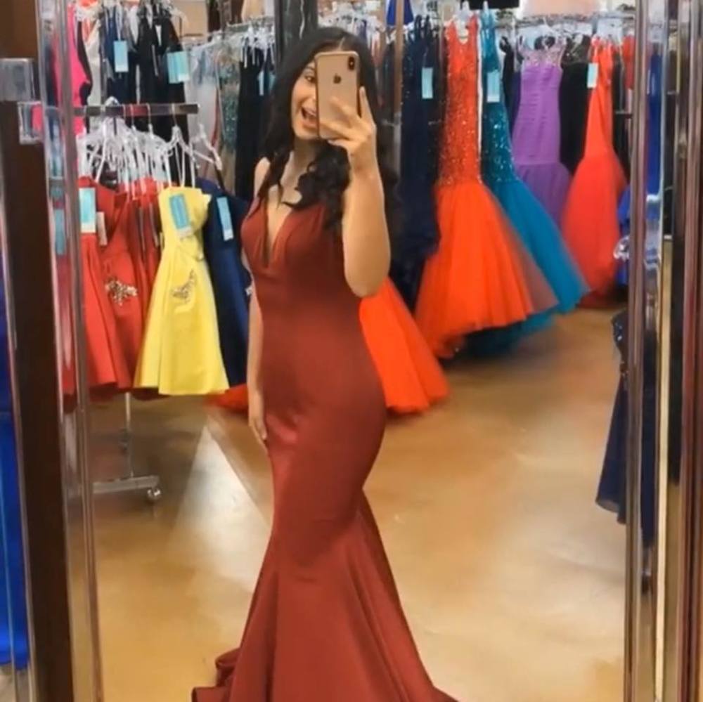 Meet your Posher, Jasmine